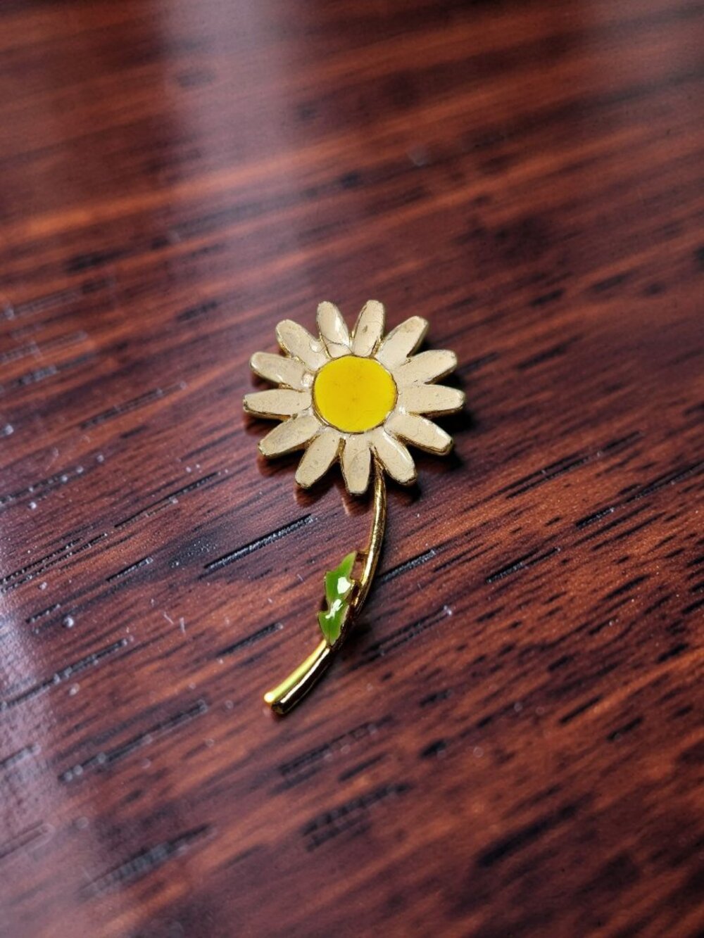 Vintage 1960's Weiss Signed Gold Tone Enamel Daisy Brooch / Pin
